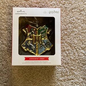 Hallmark Harry Potter Hogwarts Crest Ornament - Gold and Red